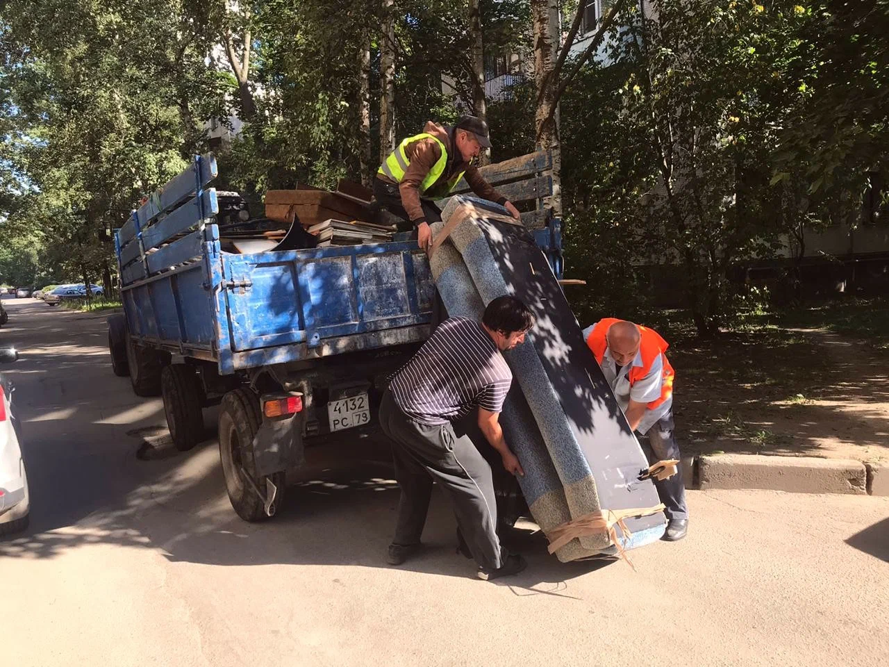 Профессиональный вывоз крупногабаритного мусора в Вятских Поляне в октябре