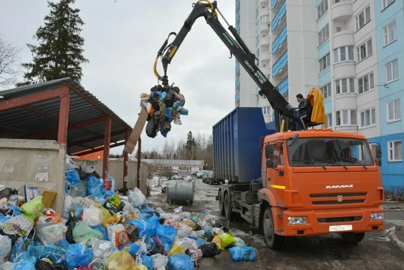 Вывоз бытового мусора в Вятских Поляне с погрузкой в октябре