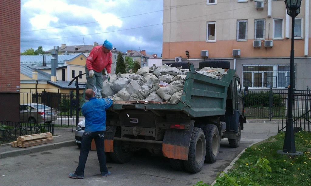 Вывоз строительного мусора в Вятских Поляне от 1624 руб. – ПроМусор