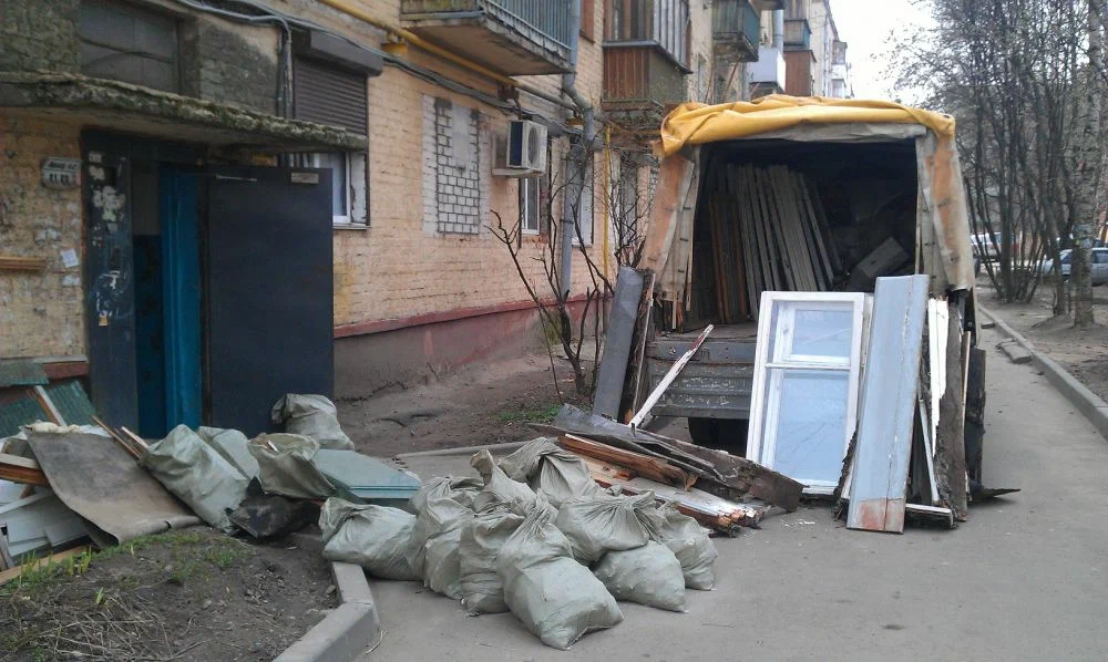 Вывоз мусора после ремонта в Вятских Поляне от ПроМусор — цены от 4568 руб., быстро и недорого
