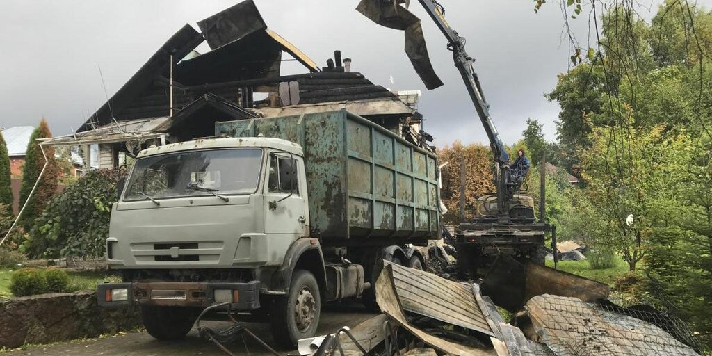 Вывоз мусора после пожара с утилизацией в Вятских Поляне в октябре