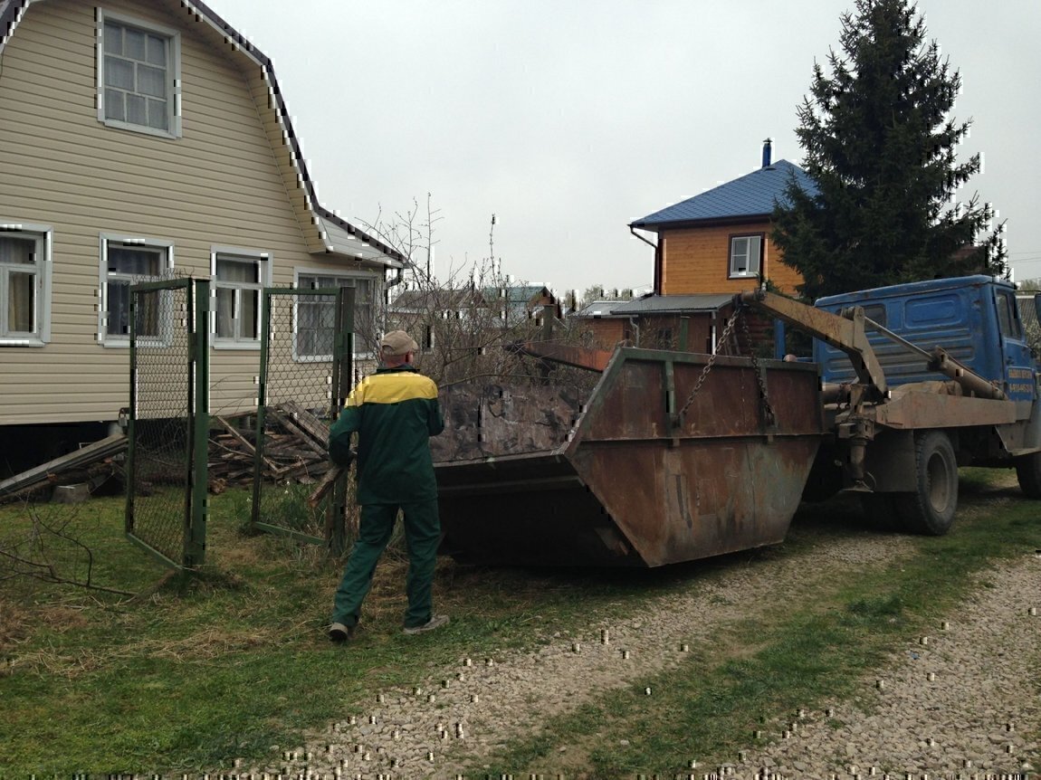 Вывоз мусора и отходов с дачи и участка СНТ в Вятских Поляне в октябре