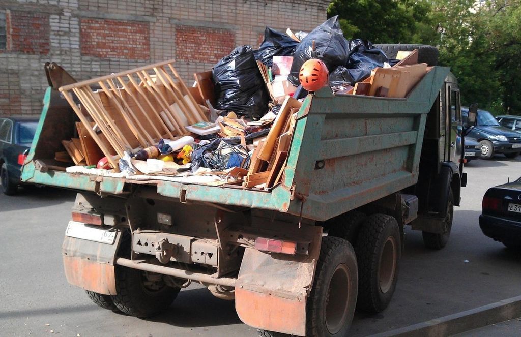 Вывоз мусора из магазина в Вятских Поляне от ПроМусор: услуги, цена от 1776 руб., утилизация отходов