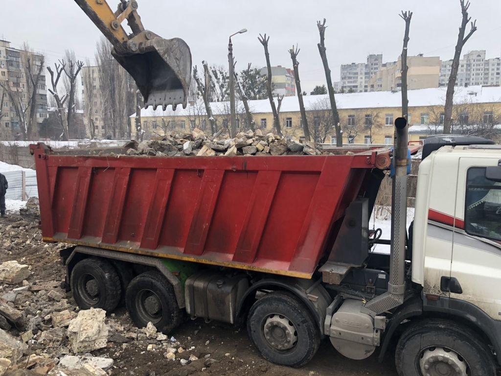 Вывоз мусора Камазом в Вятских Поляне в октябре