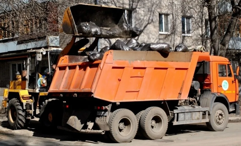 Вывоз мусора грузовым фургоном 5 тонн в Вятских Поляне – ПроМусор, аренда, цена от 1573 руб