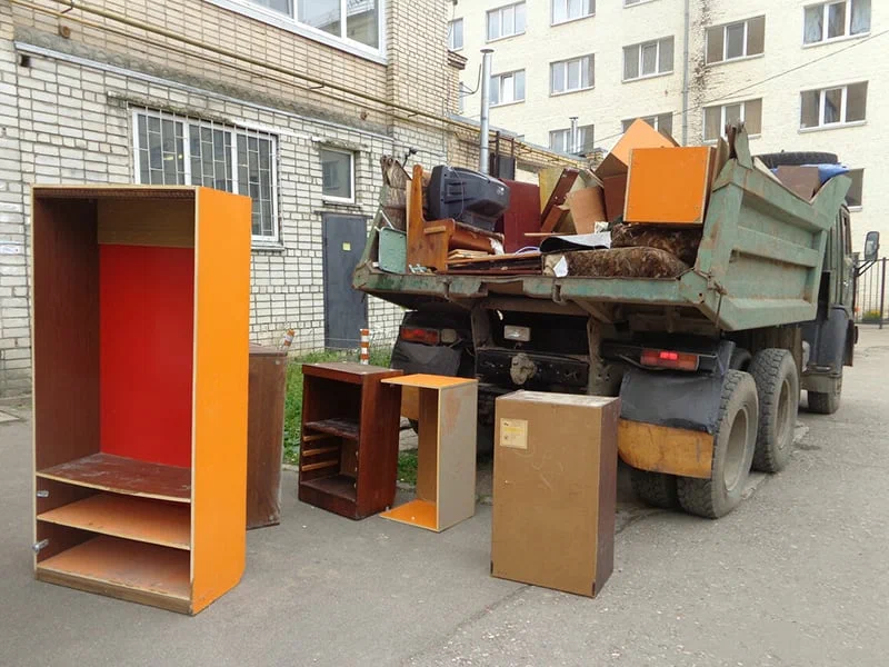 Вывоз шкафа в Вятских Поляне от ПроМусор — недорого, демонтаж, утилизация, вывоз из квартиры от 863 руб