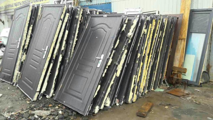 Вывоз металлических дверей с утилизацией в Вятских Поляне в октябре