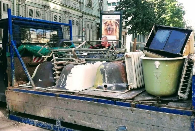 Вывоз старой сантехники в Вятских Поляне от ПроМусор: быстро, недорого от 558 руб., утилизация и грузчики