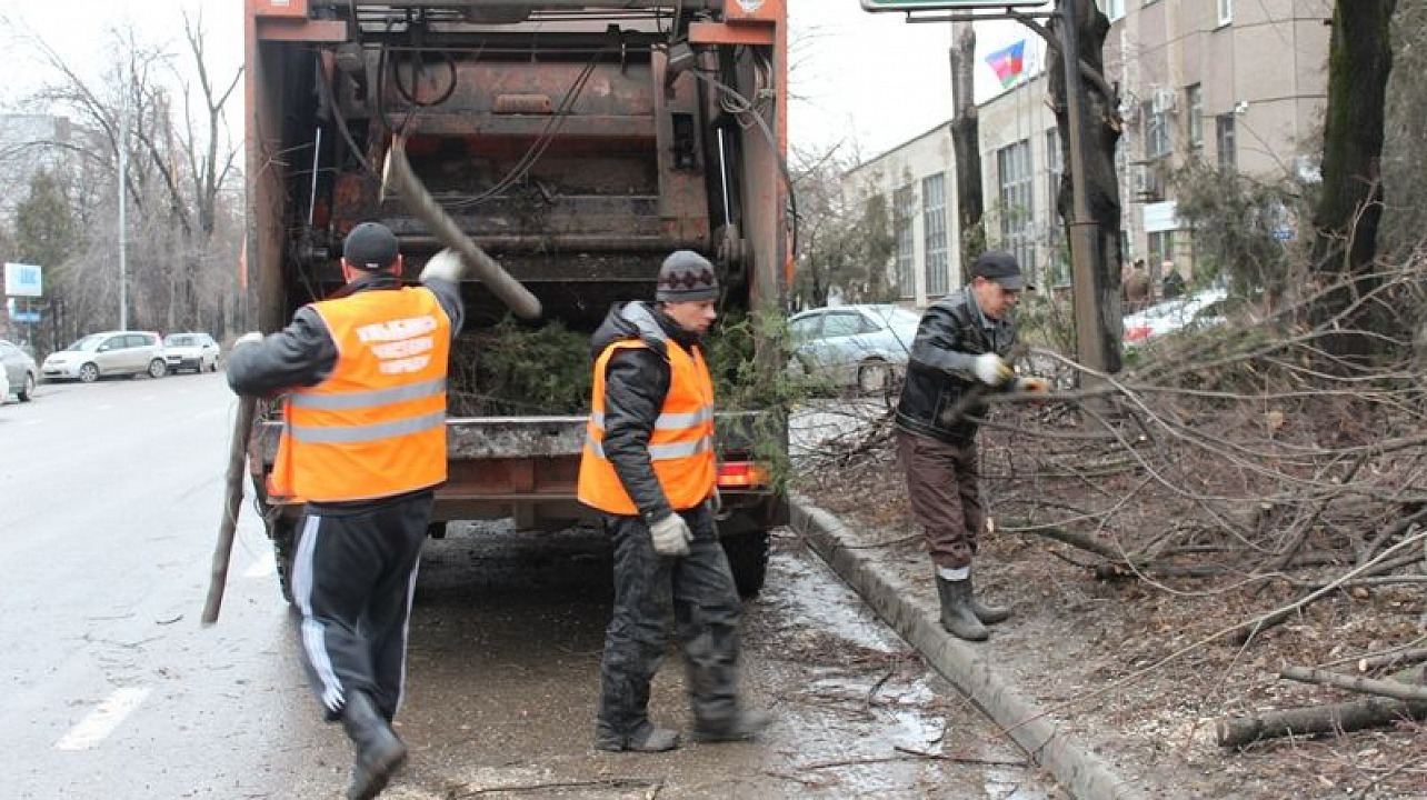 Уборка после стихийного бедствия в Вятских Поляне от 2893 руб