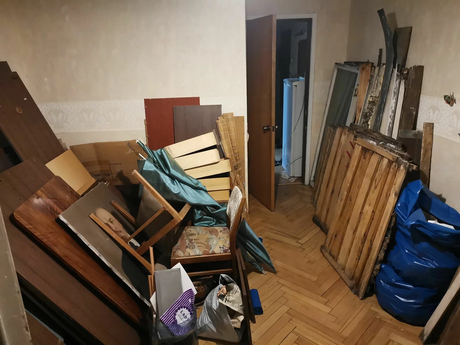 Демонтаж мебели с вывозом и утилизацией в Вятских Поляне в октябре
